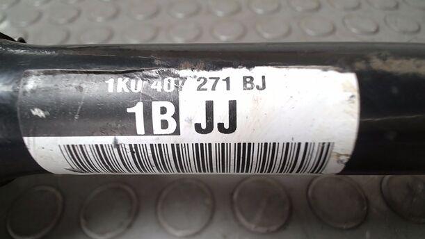 Foto: ANTRIEBSWELLE LINKS ( SCHALTGETRIEBE 6 GANG ) eines VW Touran 1.9 TDI LS