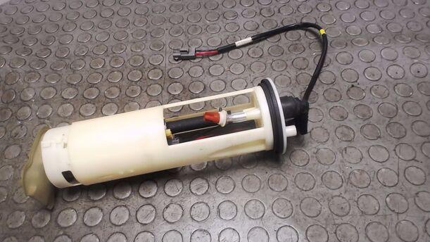 Foto: KRAFTSTOFFPUMPE eines Volvo 850 2.5-10V