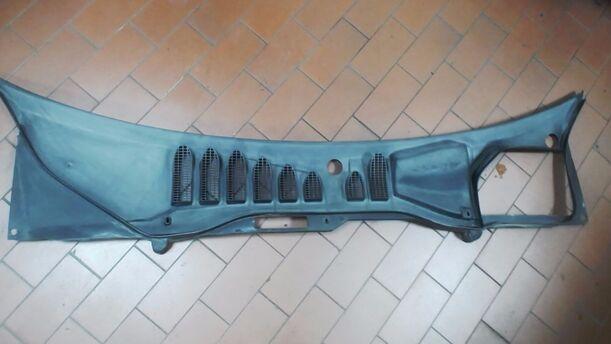 Foto: WINDLAUF / ABFLUSSRINNE eines Volvo 850 2.5-10V