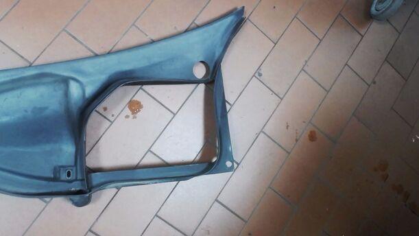 Foto: WINDLAUF / ABFLUSSRINNE eines Volvo 850 2.5-10V