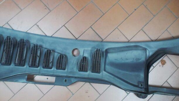 Foto: WINDLAUF / ABFLUSSRINNE eines Volvo 850 2.5-10V