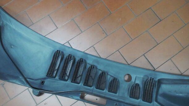 Foto: WINDLAUF / ABFLUSSRINNE eines Volvo 850 2.5-10V