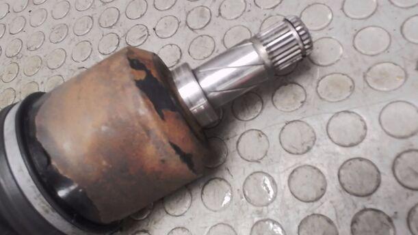 Foto: ANTRIEBSWELLE LINKS eines Volvo 850 2.5-10V