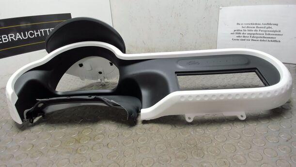 Foto: VERKLEIDUNG ARMATURENBRETT / TACHO eines Renault Twingo SCe 70