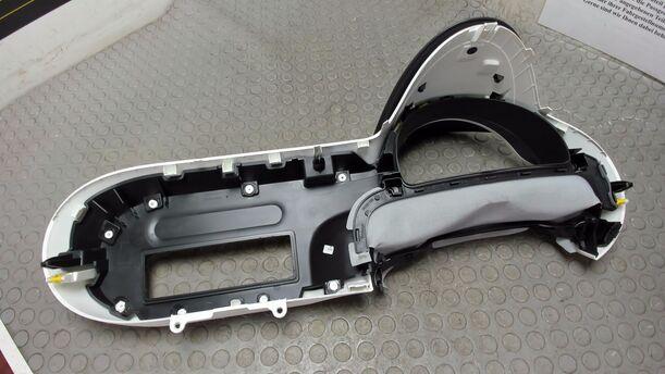 Foto: VERKLEIDUNG ARMATURENBRETT / TACHO eines Renault Twingo SCe 70