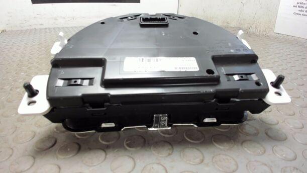 Foto: TACHOEINHEIT / KOMBIINSTRUMENT eines Renault Twingo SCe 70