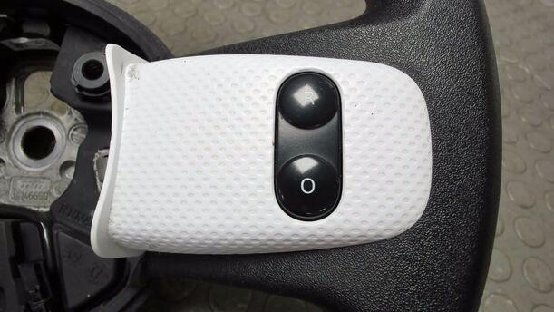 Foto: LENKRAD eines Renault Twingo SCe 70