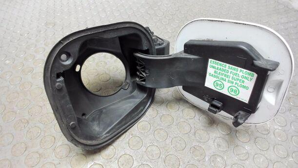Foto: TANKKLAPPE / TANKDECKEL eines Renault Twingo SCe 70