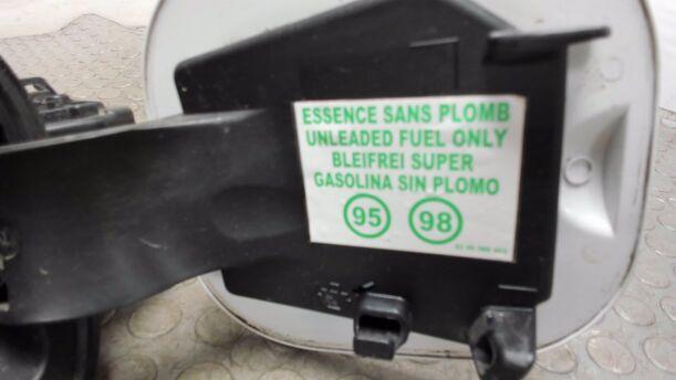 Foto: TANKKLAPPE / TANKDECKEL eines Renault Twingo SCe 70