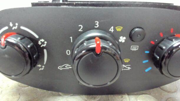 Foto: HEIZUNGSBETÄTIGUNG eines Renault Twingo SCe 70