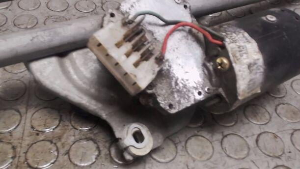 Foto: SCHEIBENWISCHERMOTOR VORN eines Opel Senator B
