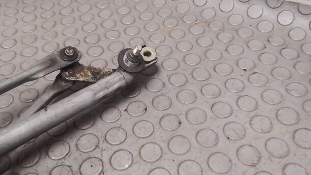 Foto: SCHEIBENWISCHERMOTOR VORN eines Opel Senator B