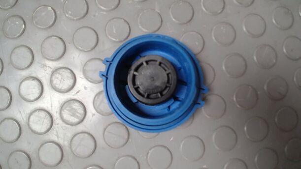Foto: DECKEL AUSGLEICHSBEHÄLTER eines VW Touran 1.9 TDI CD
