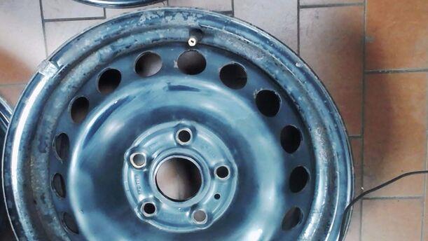 Foto: STAHLFELGENSATZ 6X15 ET 47 eines VW Golf 1.4 CD