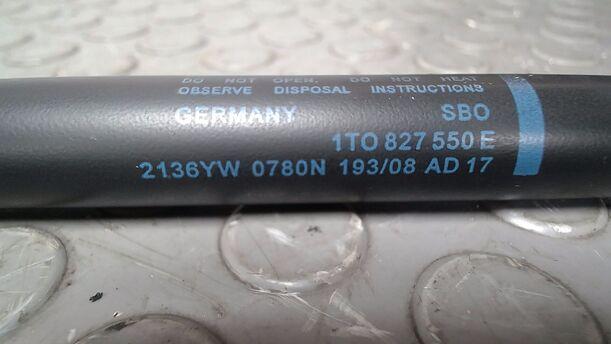 Foto: HECKKLAPPENDÄMPFERPAAR eines VW Touran 1.9 TDI CD