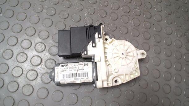Foto: FENSTERHEBERMOTOR HINTEN RECHTS eines VW Touran 1.9 TDI CD