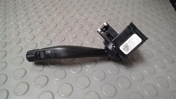 Foto: SCHEIBENWISCHERSCHALTER ( AUSFÜHRUNG BORDCOMPUTER ) eines VW Touran 1.9 TDI CD