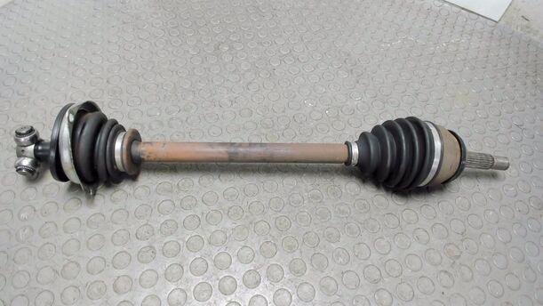 Foto: ANTRIEBSWELLE LINKS ( SCHALTGETRIEBE ) eines Dacia Logan 1.4 CD