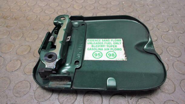 Foto: TANKKLAPPE / TANKDECKEL eines Dacia Logan 1.4 GL