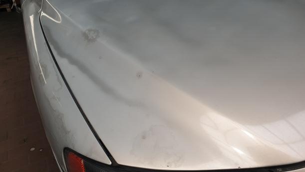 Foto: MOTORHAUBE eines Volvo V70 T5 GL