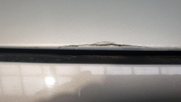 Foto: MOTORHAUBE eines Volvo V70 T5 GL