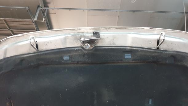 Foto: MOTORHAUBE eines Volvo V70 T5 GL