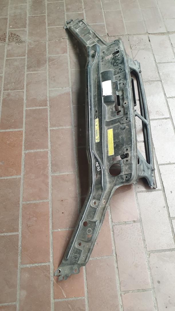 Foto: SCHLOSSTRÄGER / FRONTBLECH eines Volvo V70 T5 GL