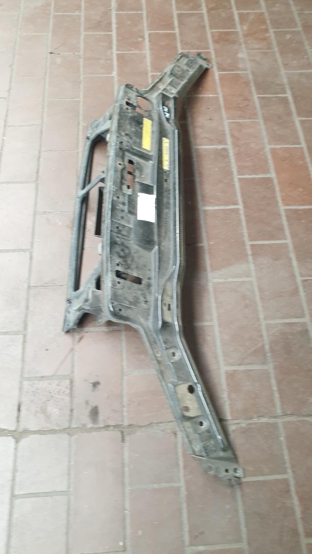 Foto: SCHLOSSTRÄGER / FRONTBLECH eines Volvo V70 T5 GL