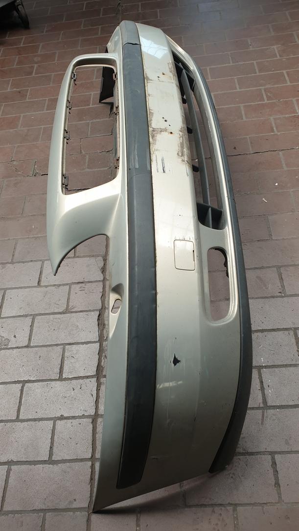 Foto: STOSSFÄNGER / STOßSTANGE VORNE eines Volvo V70 T5 GL