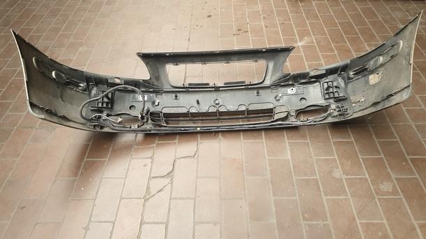 Foto: STOSSFÄNGER / STOßSTANGE VORNE eines Volvo V70 T5 GL