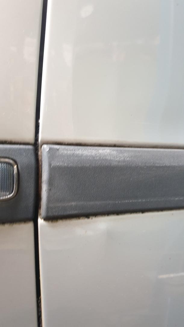 Foto: TÜR VORNE LINKS eines Volvo V70 T5 GL