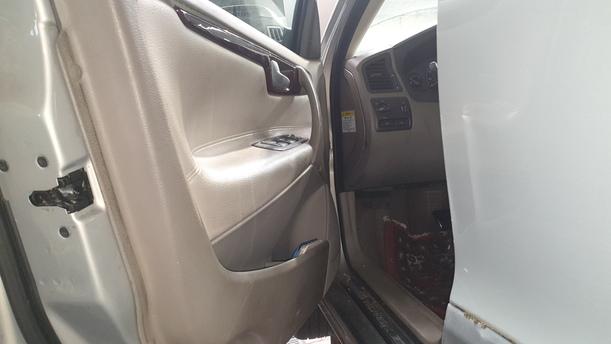 Foto: TÜR VORNE LINKS eines Volvo V70 T5 GL