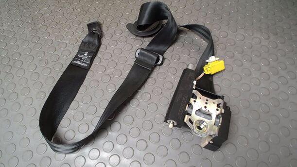 Foto: SICHERHEITSGURT VORN RECHTS eines VW Touran 1.9 TDI GL