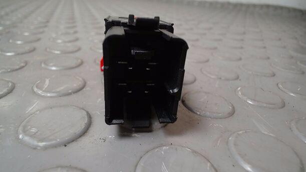 Foto: WARNBLINKSCHALTER/ SCHALTER WARNBLINKANLAGE eines VW Touran 1.9 TDI CD