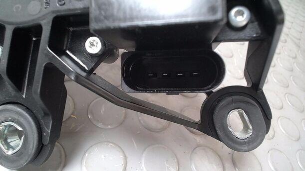 Foto: SCHEIBENWISCHERMOTOR HINTEN eines VW Touran 1.9 TDI CD