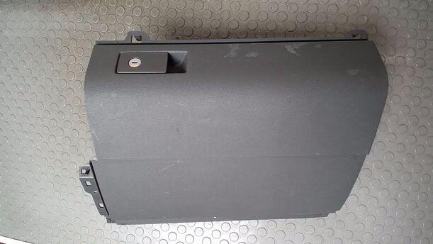 Foto: HANDSCHUHFACH eines VW Touran 1.9 TDI CD