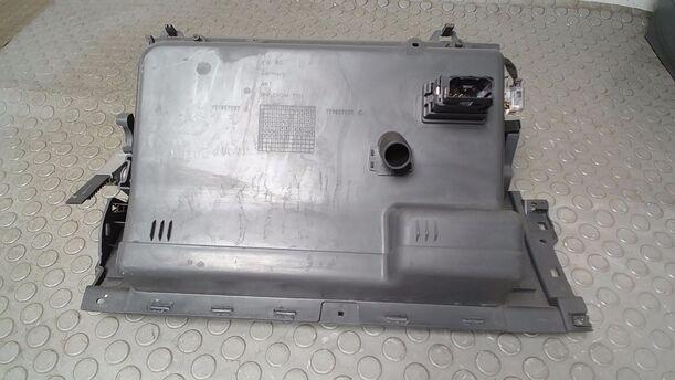 Foto: HANDSCHUHFACH eines VW Touran 1.9 TDI CD