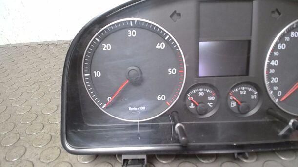 Foto: TACHOEINHEIT/ KOMBIINSTRUMENT eines VW Touran 1.9 TDI CD