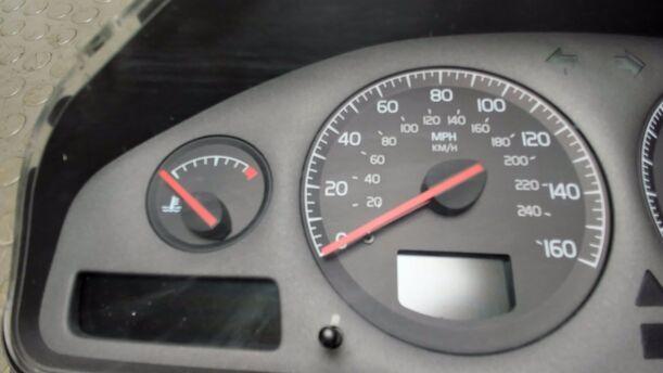 Foto: TACHOEINHEIT / KOMBIINSTRUMENT eines Volvo V70 T5 CD