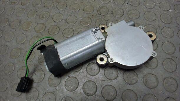 Foto: SCHIEBEDACHMOTOR eines Volvo V70 T5 CD