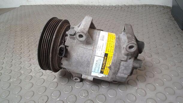 Foto: KOMPRESSOR KLIMAANLAGE/ KLIMAKOMPRESSOR eines Nissan Almera 1.5 dCi CD