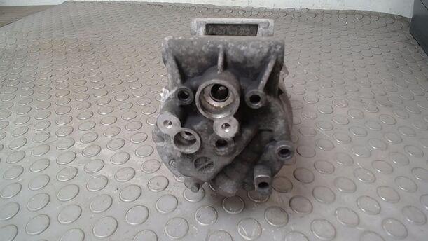 Foto: KOMPRESSOR KLIMAANLAGE/ KLIMAKOMPRESSOR eines Nissan Almera 1.5 dCi CD