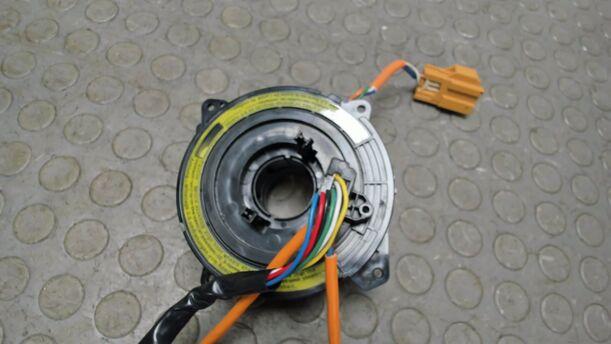 Foto: WICKELFEDER / SCHLEIFRING eines Volvo V70 T5 CD