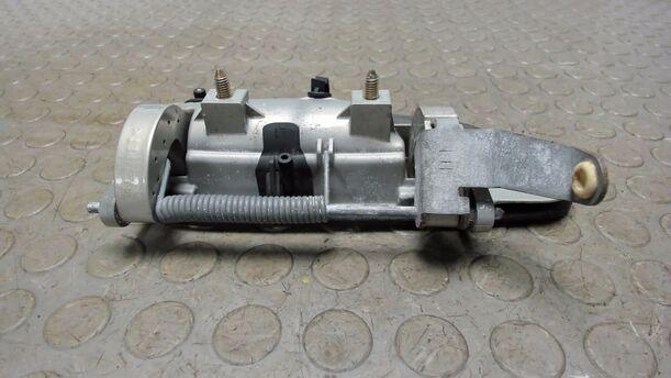 Foto: TÜRAUSSENGRIFF HINTEN LINKS eines Volvo V70 T5 CD