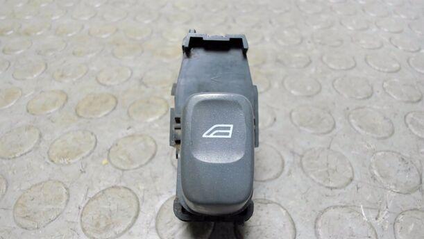Foto: FENSTERHEBERSCHALTER eines Volvo V70 T5 CD