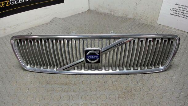 Foto: KÜHLERGRILL eines Volvo V70 T5 CD
