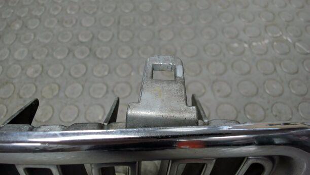 Foto: KÜHLERGRILL eines Volvo V70 T5 CD