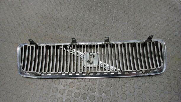 Foto: KÜHLERGRILL eines Volvo V70 T5 CD