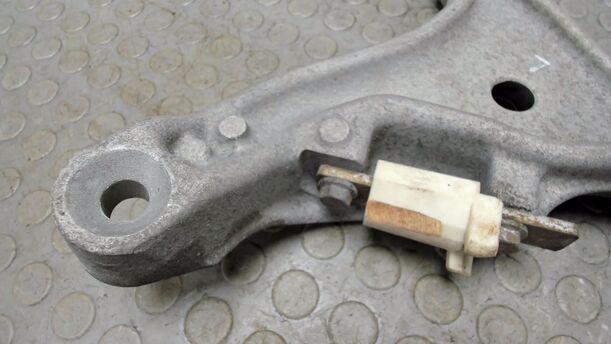 Foto: QUERLENKER VORNE LINKS eines Volvo V70 T5 CD