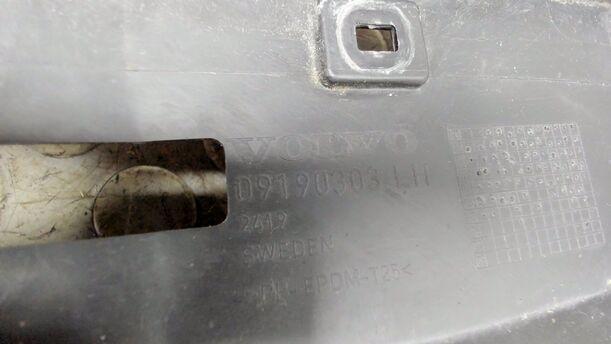 Foto: STOSSFÄNGERHALTER VORNE LINKS eines Volvo V70 T5 CD